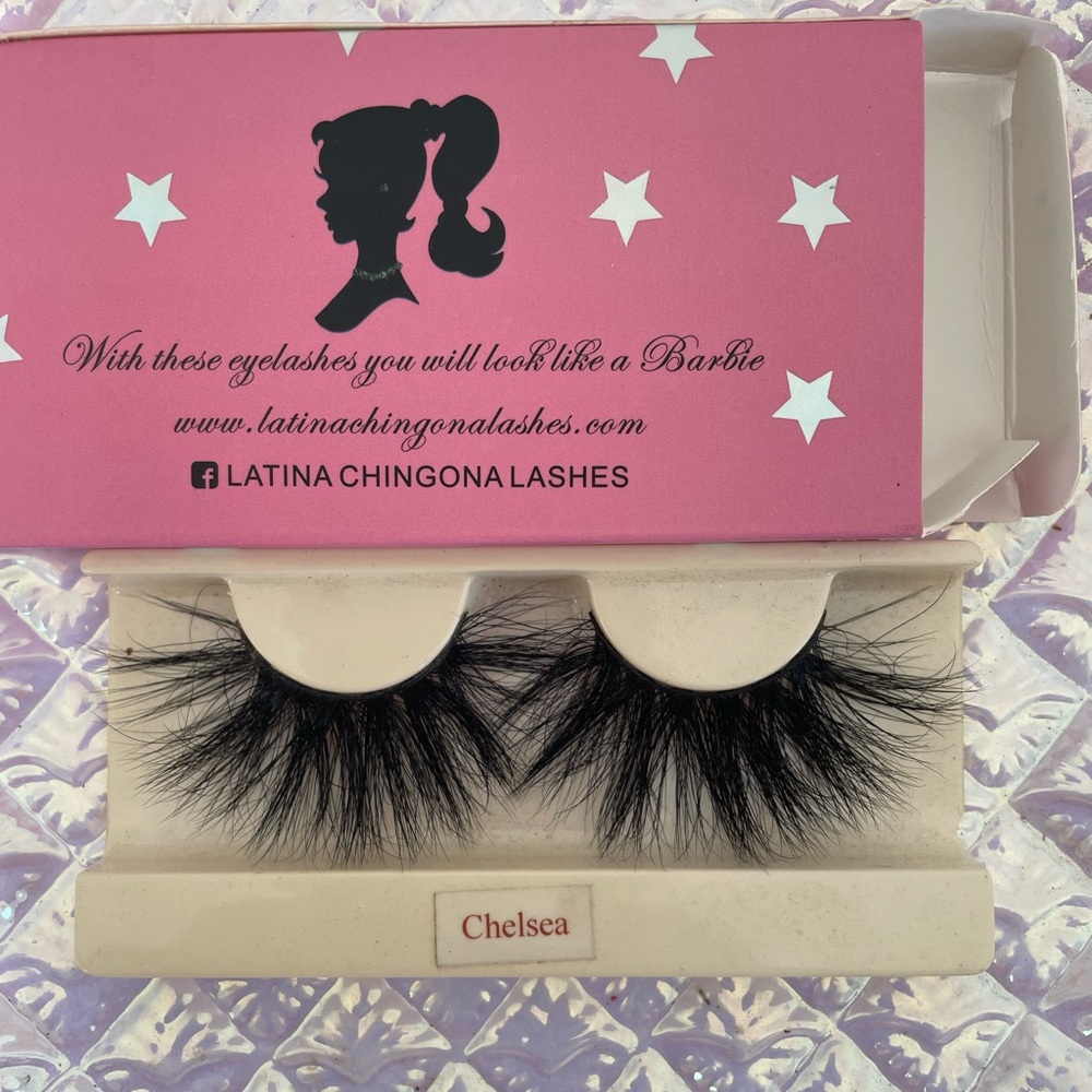 Latina Chingona lashes